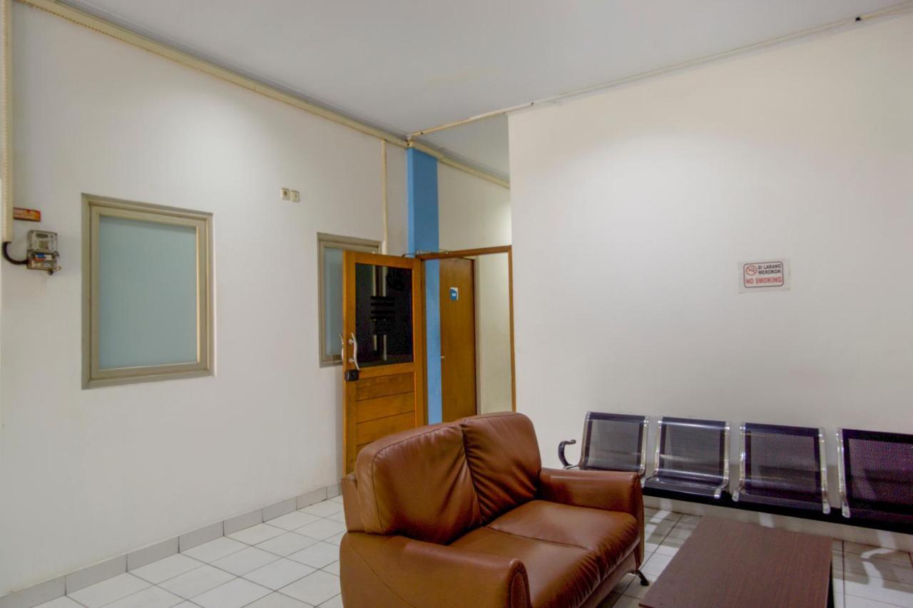Oyo 3754 Prosperity Mansion Hotel Джакарта Екстериор снимка