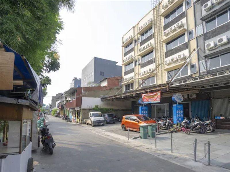 Oyo 3754 Prosperity Mansion Hotel Джакарта Екстериор снимка