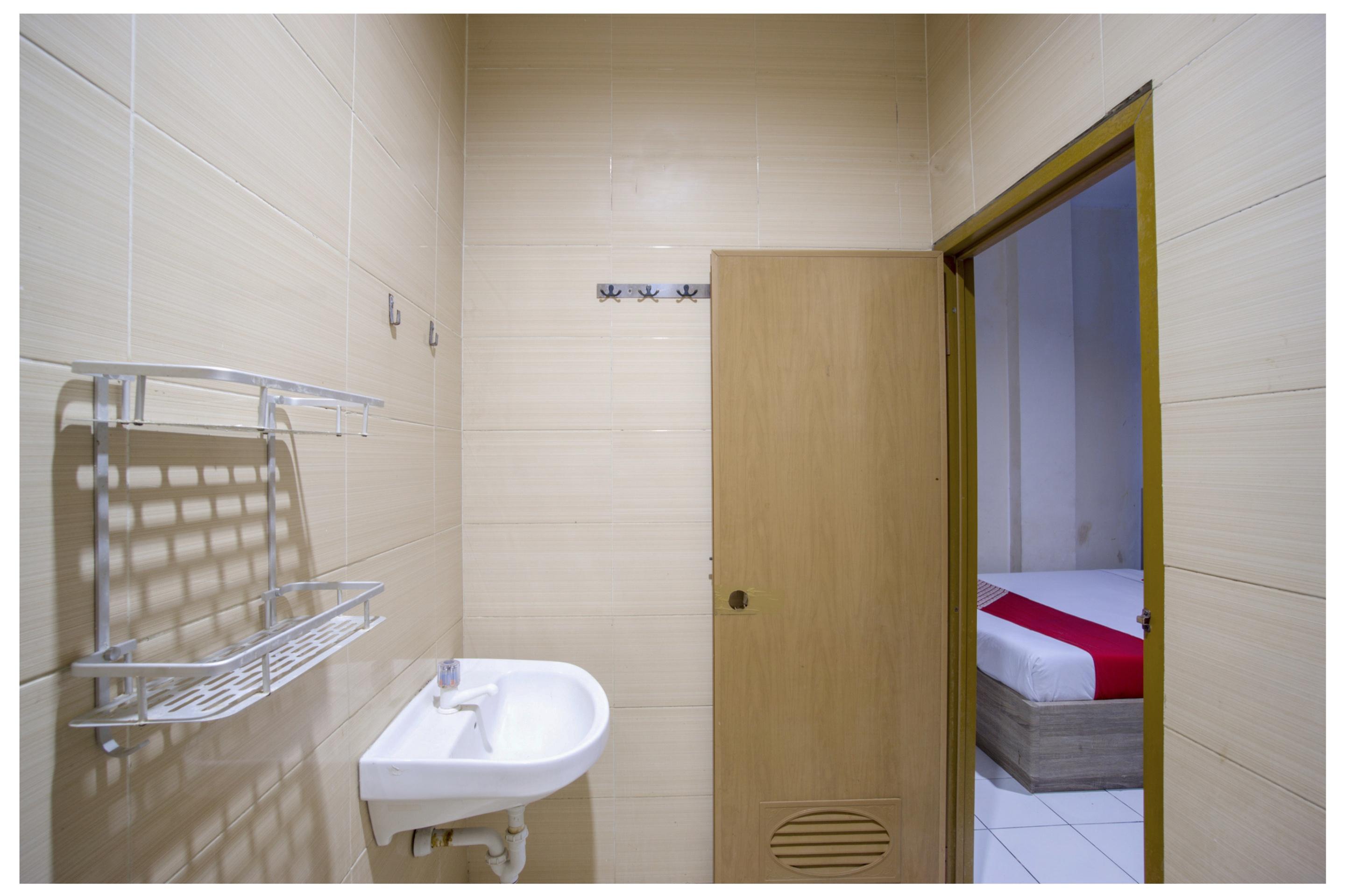 Oyo 3754 Prosperity Mansion Hotel Джакарта Екстериор снимка