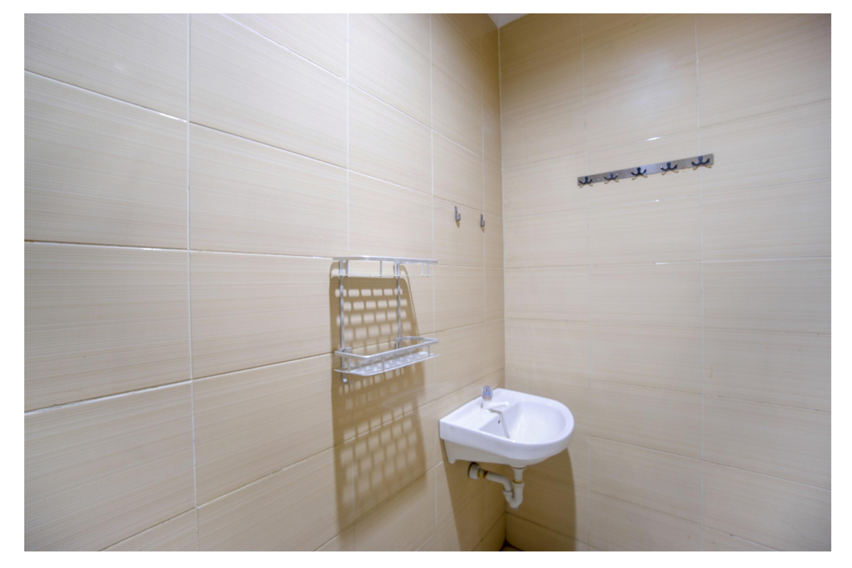 Oyo 3754 Prosperity Mansion Hotel Джакарта Екстериор снимка