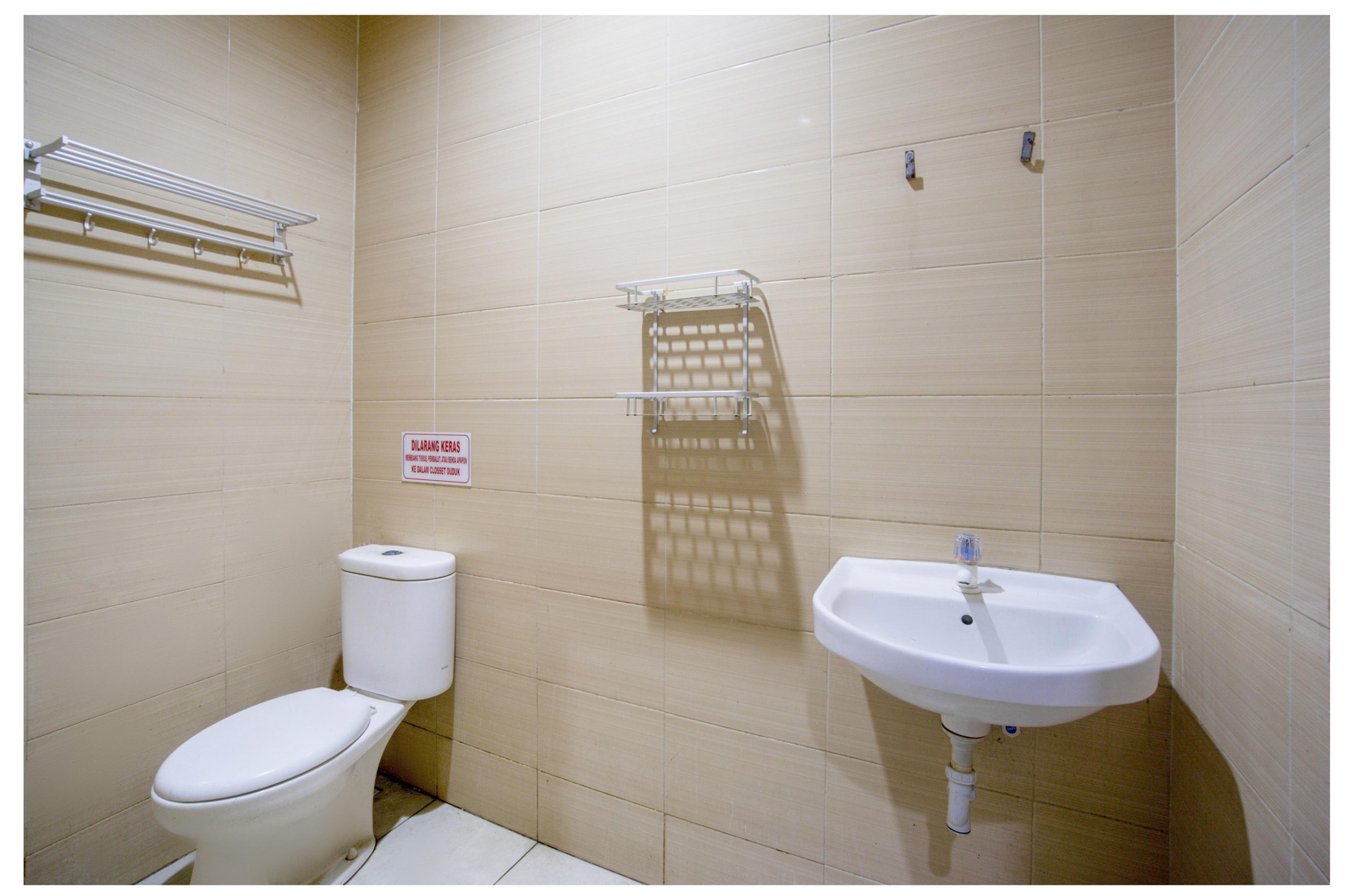 Oyo 3754 Prosperity Mansion Hotel Джакарта Екстериор снимка